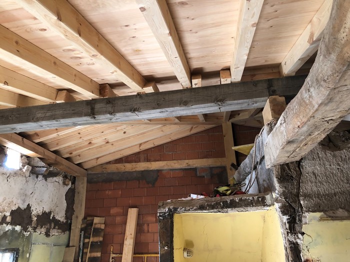 Restauración de cubierta en vivienda de Agés